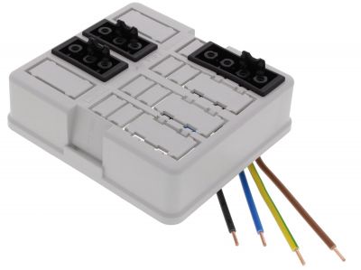 Tapa pre-cableada, en este ejemplo con conectores de instalación de 3 y 4 polos (más opciones disponibles).