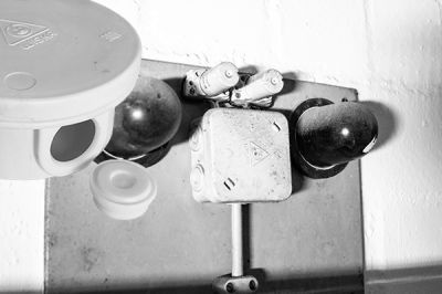 1961 – Primeros pasacables especiales para cajas de instalación KA